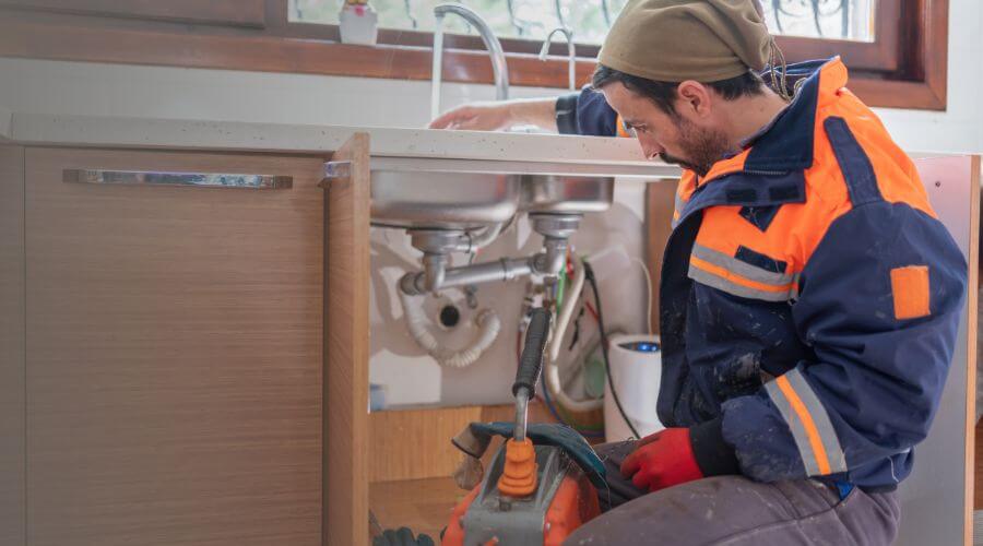 Professional expert plumbing services in Huntington Woods, MI